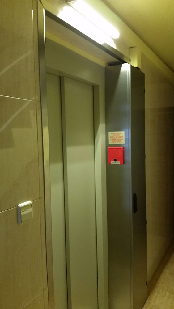 Instalación ascensor patio de luces Ascensores Ramase